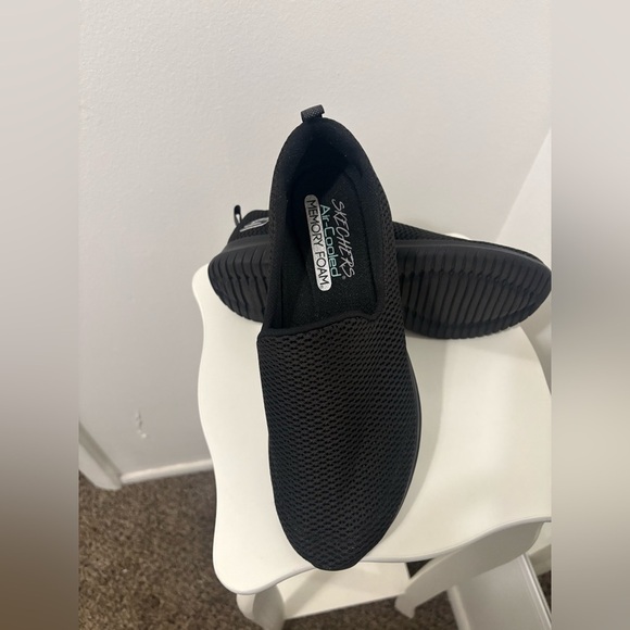 Skechers Black Loafers Slip-On Comfort - Picture 2 of 7